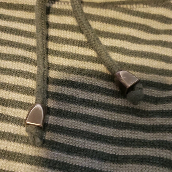 🎁🦋 green and cream turtle neck sweater - Picture 4 of 4